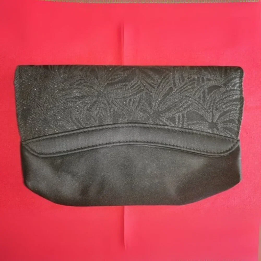 Floral Pattern Clutch Black w/ Shoulder String